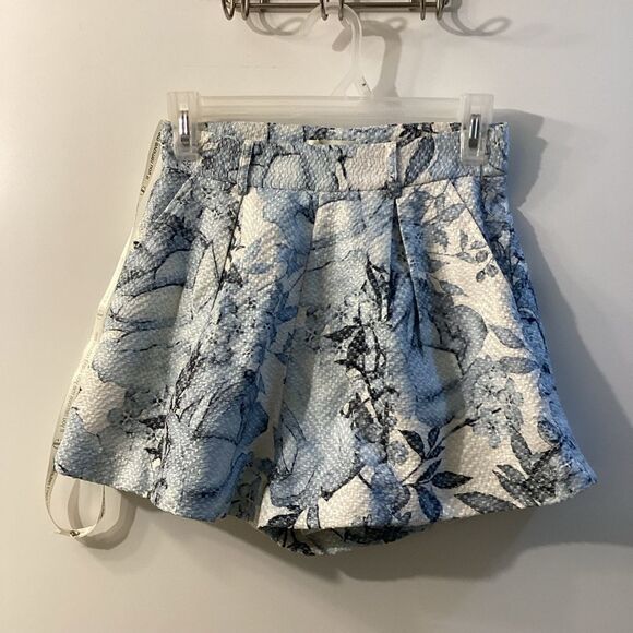 Vita Grace Louisa Floral Detail  Blouse Trim Blouse With Short Set In Light Blue - Picture 7 of 16